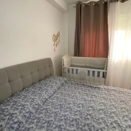 Seaview White Apartment *