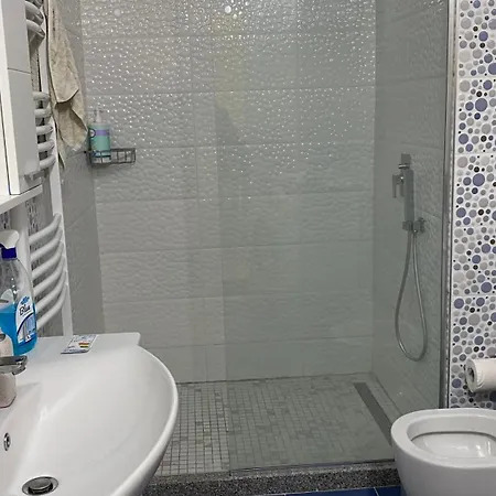 Seaview White Apartment